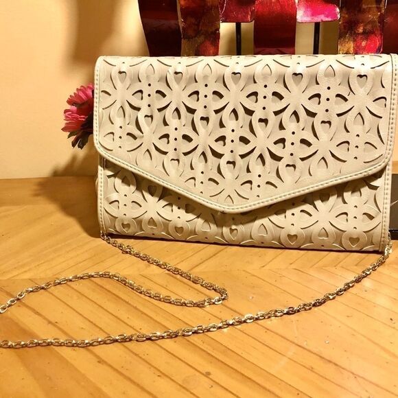 URBANâEXPRESSIONSâCUT OUTâTAN/GOLDâCROSSBODYâCLUTCH - Picture 1 of 16